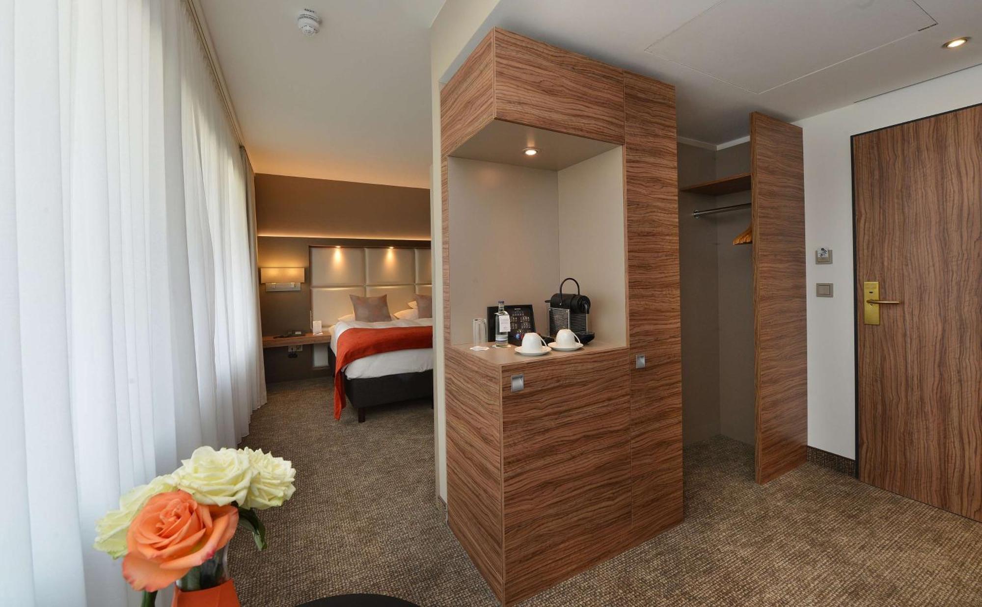 Hotel Western Delta Park 4*